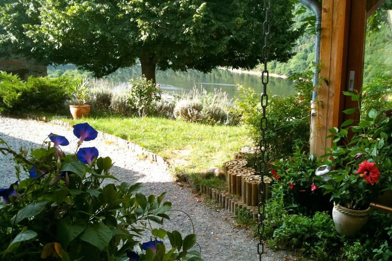 La Ferme De La Source Bed & Breakfast Bully  0*, Bully (Loire) France
